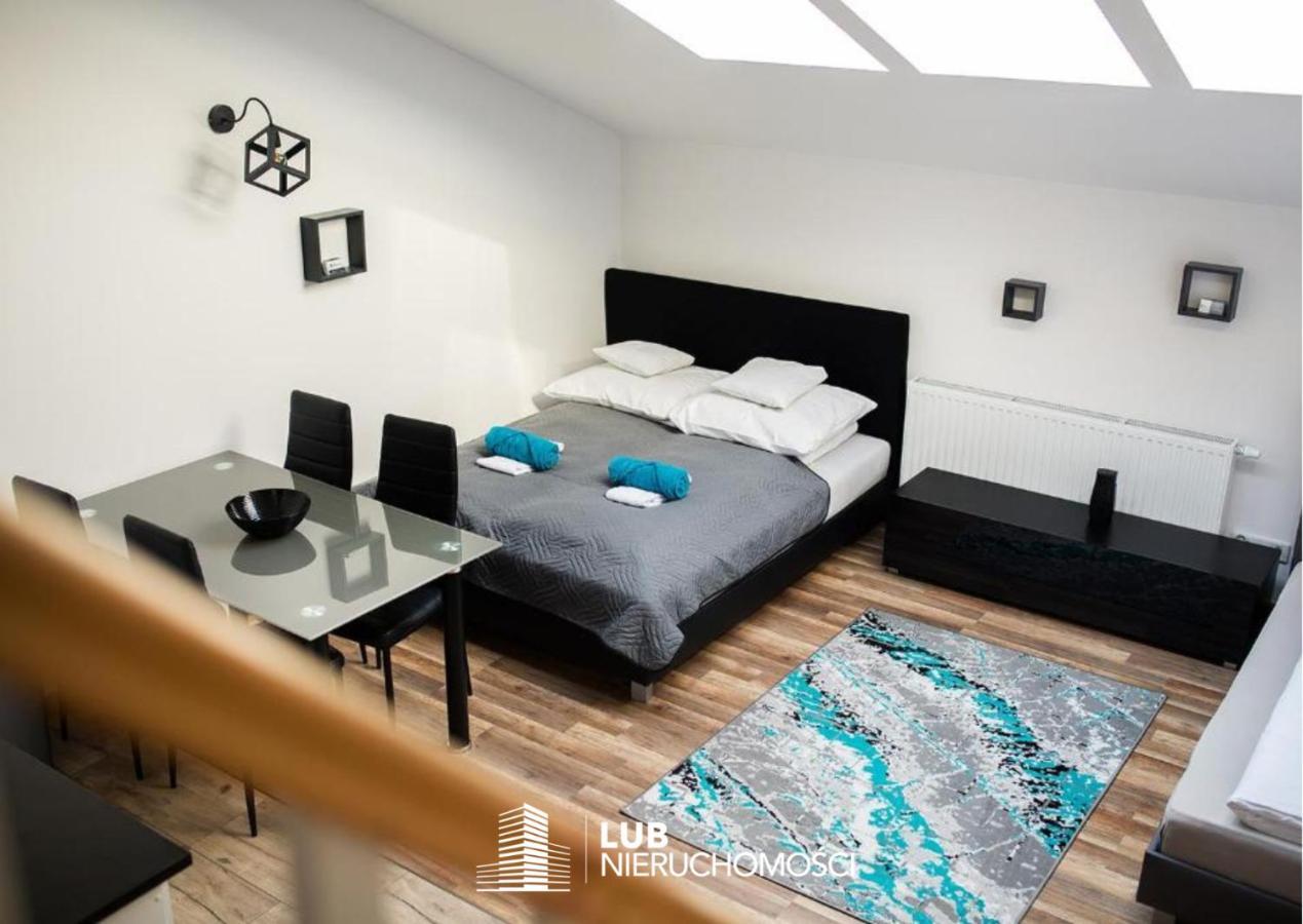 Apartament Manhattan Мелец Екстериор снимка