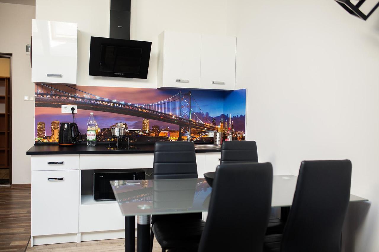 Apartament Manhattan Мелец Екстериор снимка
