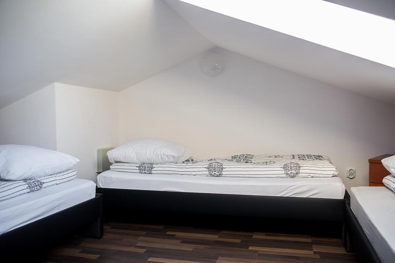 Apartament Manhattan Мелец Екстериор снимка